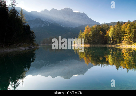 Il lago di Bei, Eibsee, in Germania, in Baviera, Garmisch-Partenkirchen Foto Stock