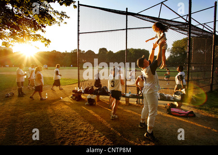 Padre e figlia, al Central Park di New York City, Stati Uniti d'America Foto Stock