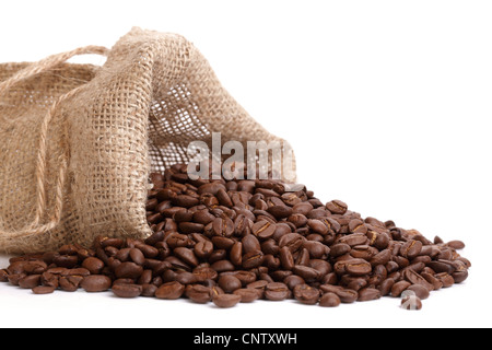 I chicchi di caffè traboccante Foto Stock