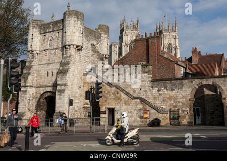 Yorks Nord porta occidentale per la città murata Foto Stock
