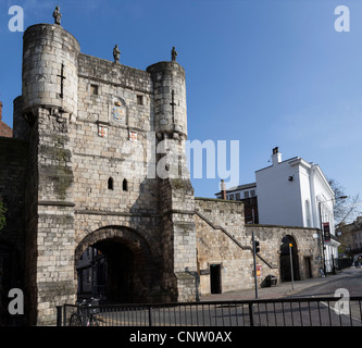 Yorks Nord porta occidentale per la città murata Foto Stock