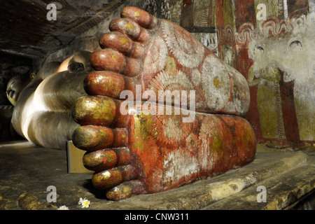 Buddha reclinato al Royal Rock Tempio Dambulla, Sri Lanka Foto Stock