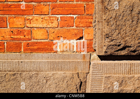 Ballarat Australia / basalto rosso e un muro di mattoni dettaglio dall'ex vecchio obiettivo di Ballarat Foto Stock