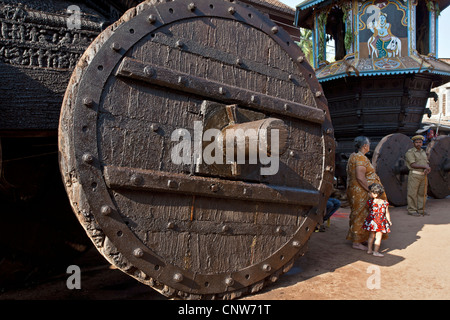 Carro di legno utilizzati presso il festival di Shivaratri (compleanno del Signore Shiva). Gokarna. India Foto Stock