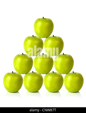 Mele verdi su una forma a piramide Foto Stock
