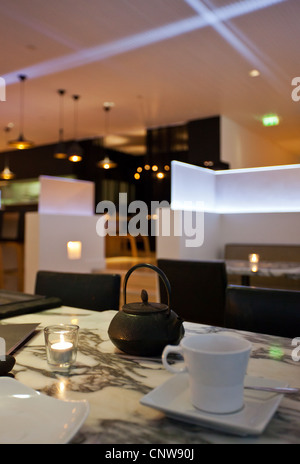 Europa Inghilterra Londra, il tè del pomeriggio sala del Sanderson Hotel in Berners Street Foto Stock