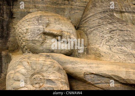 Buddha reclinato al Gal Vihara, Polonnaruwa, Sri Lanka Foto Stock