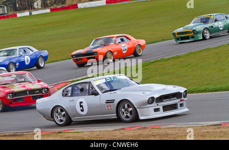 1973 Aston Martin V8 con driver Julian Bailey-Watts durante la CSCC HVRA V8 Challenge a Snetterton, Norfolk, Regno Unito. Foto Stock