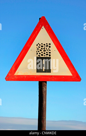 Cartello stradale sottolineando la fine della strada di asfalto, Sud Africa Foto Stock