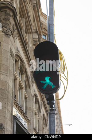 Berlin green uomo a piedi il segnale di traffico Foto Stock