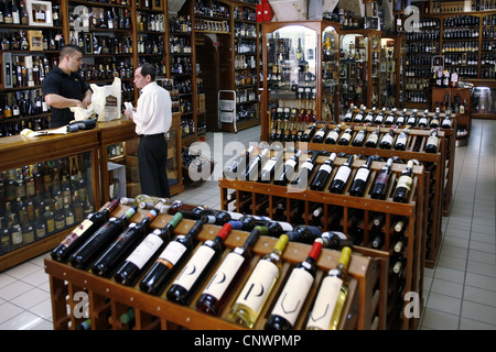 Wine Shop Garrafeira Nacional, Rua de Santa Justa 18, Lisbona, Portogallo Foto Stock