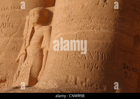 Vecchio graffiti sul grande tempio di Abu Simbel in Nubia, Egitto. Foto Stock