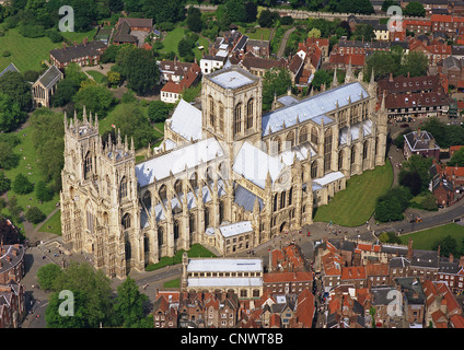 Veduta aerea della Cattedrale di York o per essere esatti: La Cattedrale & Chiesa Metrostica di San Pietro preso nel giugno 2002 Foto Stock