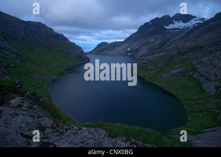 Sommer notte al Munkebu, Norvegia, Isole Lofoten Foto Stock