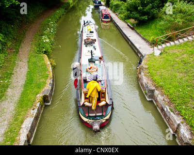 Narrowboats vicino Pewsey Wharf sul Kennet and Avon Canal nel Wiltshire, Inghilterra, Regno Unito Foto Stock