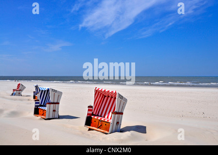 Vuoto spiaggia sedie sulla isola Baltrum, Germania, Bassa Sassonia, Baltrum Foto Stock