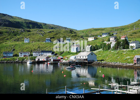 Estate vista del villaggio di pescatori Akkarfjord in Soroya. Foto Stock