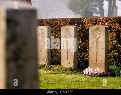 Tombe di soldati uccisi in operazione contro il Rjukan acqua pesante impianto nel cimitero di Stavanger, Norvegia Foto Stock