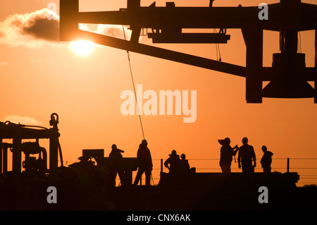 Una pesante operazione di sollevamento in Angola Foto Stock