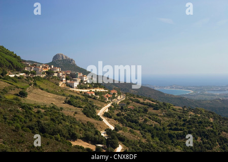 Vista panoramica presso il villaggio di montagna, Italia, Sardegna, Baunei Foto Stock