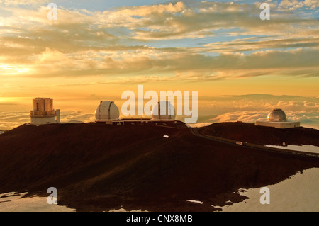 Osservatorio astronomico sul monte Mauna Kea al tramonto, USA, Hawaii Foto Stock