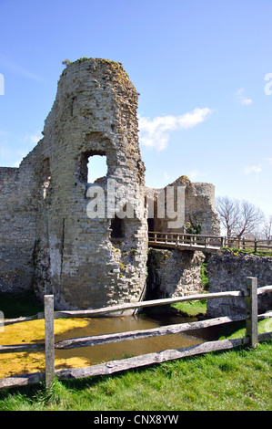 Cancello di ingresso al Castello di Pevensey, Pevensey, East Sussex, England, Regno Unito Foto Stock