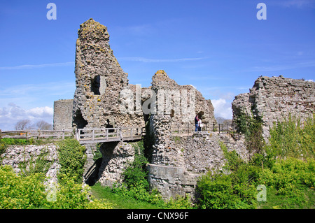 Cancello di ingresso al Castello di Pevensey, Pevensey, East Sussex, England, Regno Unito Foto Stock