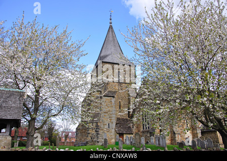 La Chiesa Parrocchiale di San Pietro e di San Paolo, Church Street, Edenbridge, Kent, England, Regno Unito Foto Stock