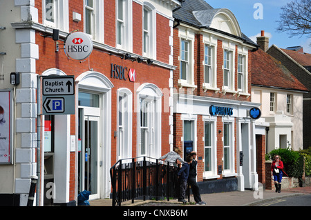 HSBC e Barclays Bank in edifici del periodo, Market Street, Hailsham, East Sussex, England, Regno Unito Foto Stock