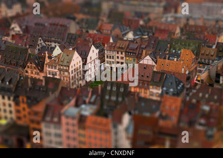 Tilt-shift di un abbondanza di edifici di appartamenti in un quartiere residenziale, Strasburgo, Francia Foto Stock