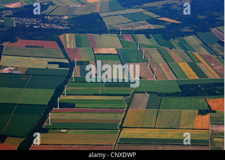 Centrali eoliche nel paesaggio agricolo, Austria, Burgenland Foto Stock