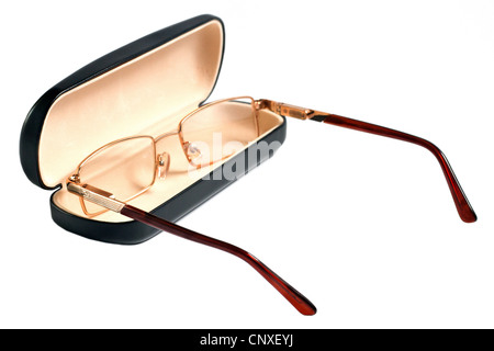 Un bicchieri di colore dorato e caso per loro Foto Stock