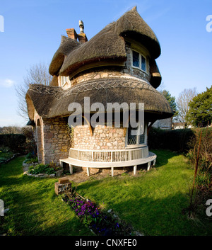 Cottage di circolare in Blaise Borgo - un complesso di cottage grazioso disposti intorno ad un verde comunale in Nord Bristol - grandangolo Foto Stock