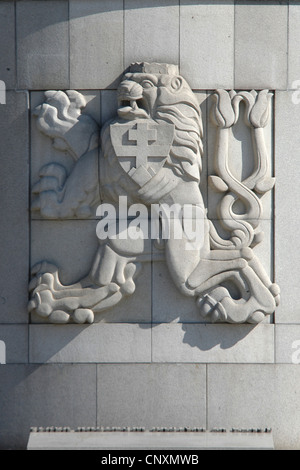 Ceca leone araldico nel monumento nazionale in Vitkov a Praga, Repubblica Ceca. Foto Stock