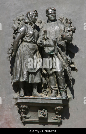 Famiglia cecoslovacca. Portone di Bronzo di Red Army Hall nel monumento nazionale in Vitkov a Praga, Repubblica Ceca. Foto Stock