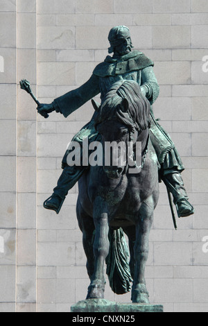 Statua equestre di Jan Zizka da Bohumil Kafka davanti al monumento nazionale di Vitkov a Praga, Repubblica Ceca. Foto Stock