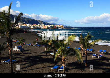 Nero sabbia lavica a Playa Jardin, Punta Brava in background, Isole Canarie, Tenerife, Punta Brava, Puerto De La Cruz Foto Stock