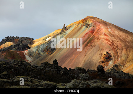 Montagne di riolite in un paesaggio vulcanico, Islanda, Landmannalaugar Foto Stock