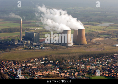 Vista aerea Rugeley Power Station Staffordshire con torri di raffreddamento Foto Stock