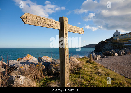 Seguire le indicazioni per South Devon Coast path, Nord Hallsands, Devon, Inghilterra Foto Stock