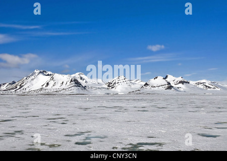 Congelati fino al fiordo di Hornsund, Norvegia Isole Svalbard Svalbard e isole Foto Stock