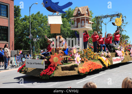 PORTLAND - 12 giugno: ROSE FESTIVAL parata annuale 2010 a Portland, Oregon. Foto Stock