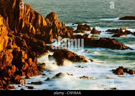 Cliffy rock costa del surf a Cape Woolamai sul circuito di Phillip Island in Australia grande ansa, Australia, Victoria, Phillip Island Nationalpark, Phillip Island Foto Stock