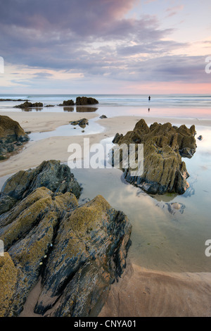 Bassa marea a Combesgate spiaggia a Woolacombe, Devon, Inghilterra. Per il periodo estivo (Giugno 2010). Foto Stock