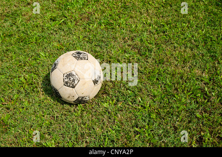 Vecchio calcio sul campo Foto Stock