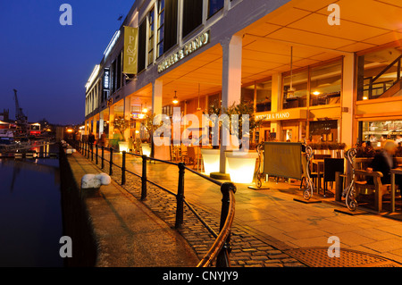 Bar e ristoranti, Floating Harbour, Bristol, Regno Unito Foto Stock