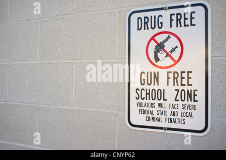 Segno farmaco libero e la pistola Libera Scuola di zona Foto Stock