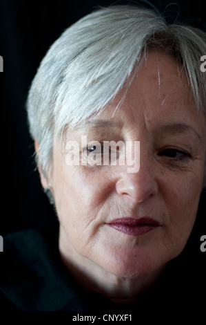 Donna di mezza età sorridente Foto Stock