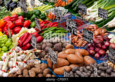 Mercato di frutta e verdura del mercato Naschmarkt di Vienna in Austria, Vienna Foto Stock