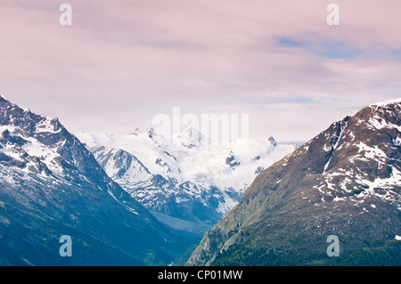 Bernina gamma della montagna dalla cima del Muottas Muragl vicino a San Moritz, Svizzera, Grigioni Foto Stock